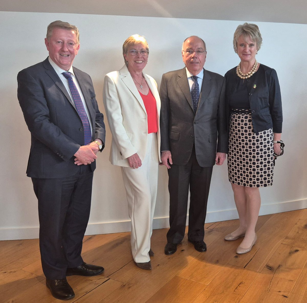 SeanCanney's tweet image. A pleasure to attend last night's event hosted by the Embassy of Brazil in Avolon, Ballsbridge, Dublin last night, as the Brazilian Minister of Foreign Affairs H.E. Mr Mauro Vieira met with representatives of the Brazilian community in Ireland.
A wonderful evening.