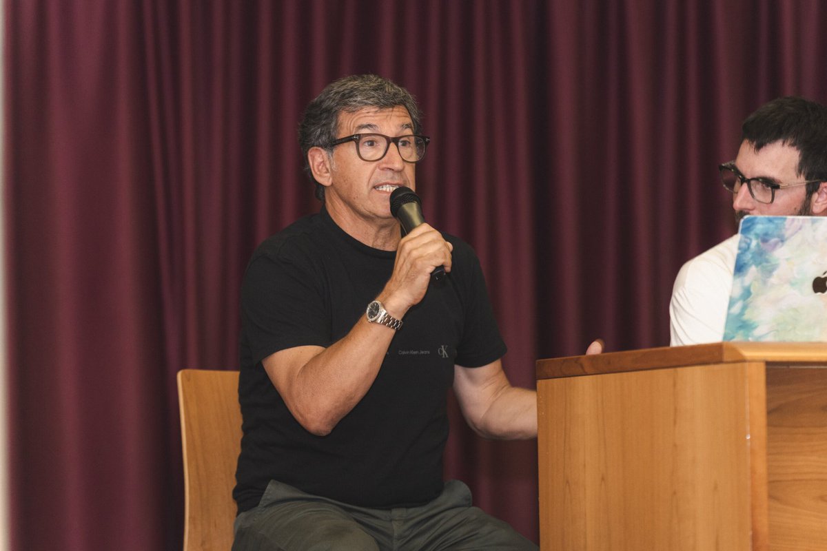 💡 Projecte social i posicionament institucional amb el president <a href="/jbagusti/">Joan-B Agusti Alfara</a>

⚽ La part esportiva amb el vicepresident <a href="/cornest/">Jordi Masó</a> i el director esportiu <a href="/lluismicalo/">Lluís Micaló</a>

🌱 <a href="/cfstjaume/">C.F. Sant Jaume de Llierca</a> i futbol formatiu amb Pep Marguí, director esportiu de <a href="/UEOplanter/">UE Olot - Planter</a>

#UnAltreFutbolÉsPossible #2RFEF3
