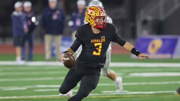 MitchBookLive's tweet image. What a list! Past and present. California’s Elite? Vote Now on Who Is the Top California QB in 2025
si.com/high-school/ca…
From Brady to Elway to Goff of yesteryear to @ryderly0ns and @BradySmigiel today. Here's best of 2025 and you decide who is gonna have the biggest season…