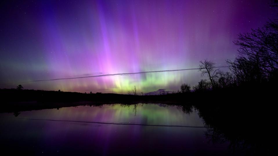 Forbes's tweet photo. Northern Lights Forecast: These Eight States Could See The Aurora Borealis Tonight
https://t.co/XwZe4KApgr https://t.co/t7yKhK0DuY