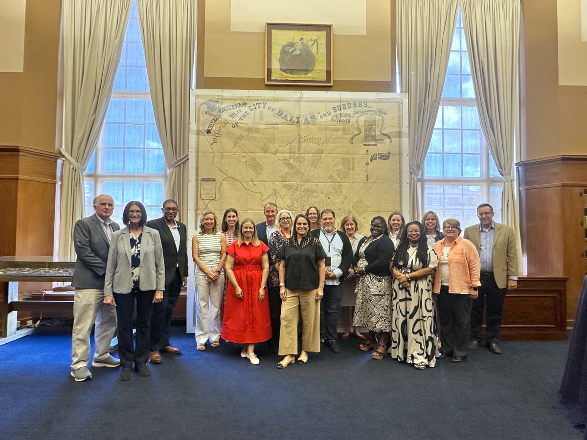 rdmersey's tweet image. The Mustang Momentum continues to build! Dean Holly Jeffcoat, together with the @SMU_Libraries team, supports our pursuit of even greater academic excellence! They propel the interdisciplinary success of our Mustang community, fostering innovation and championing a culture of…