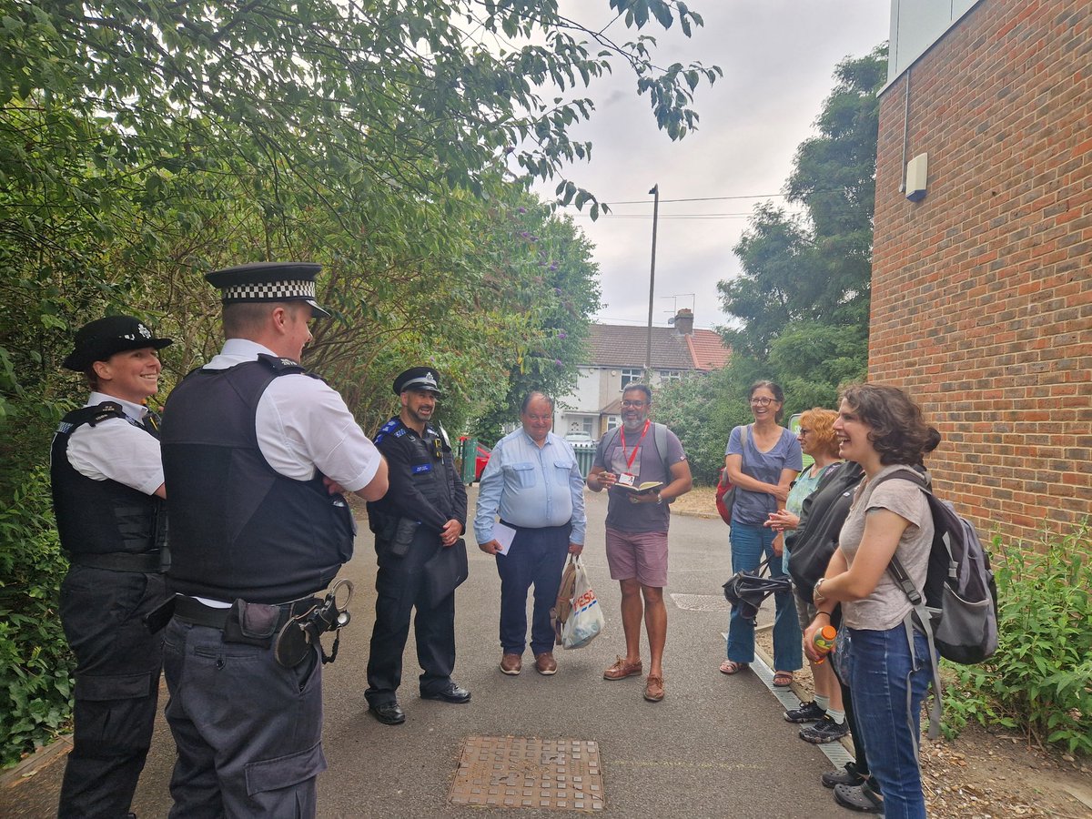 racheltaggart5's tweet image. I am very pleased to join Charlton Hornfair Safer Neighbourhood Panel and Park Friends on a walk about meeting. There has been so much improvement in safety in the park over the last year. The panel is always looking for more residents to be involved.