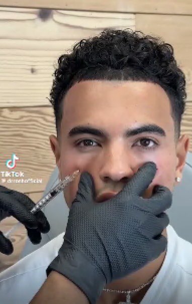 charityshopwho's tweet image. Would’ve thought all that Botox would’ve blocked Harrison’s tear ducts #LoveIsland #LoveIslandUK