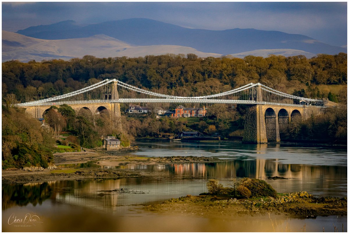 cwo1983's tweet image. 199 not out 🌁

The Menai suspension was the world&apos;s first iron suspension bridge. Completed in 1826 connecting the Isle of Anglesey to mainland Wales was a revolutionary transport linking Holyhead to London 📸🏴󠁧󠁢󠁷󠁬󠁳󠁿

#bridge #Anglesey #photography #landscapephotography
