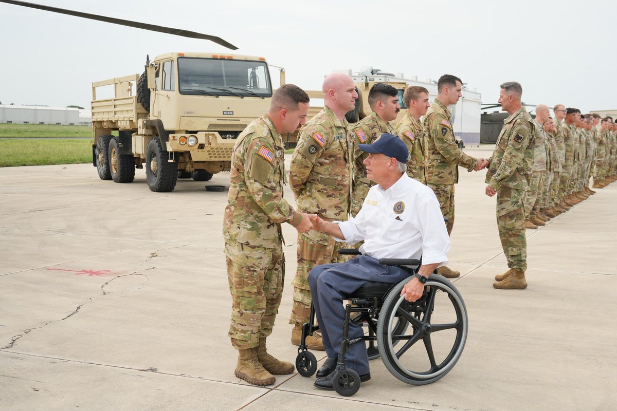 TXMilitary's tweet image. The Governor of Texas and the Chief of the National Guard Bureau recognized Texas National Guard troops in Kerrville, TX for their courageous search and rescue operations during the recent floods. They also expressed deep appreciation to the Czech Republic’s specialized rescue…