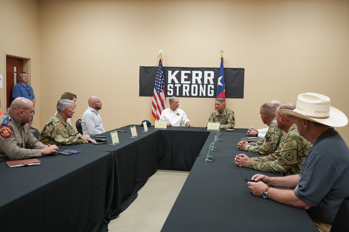 TXMilitary's tweet image. The Governor of Texas and the Chief of the National Guard Bureau recognized Texas National Guard troops in Kerrville, TX for their courageous search and rescue operations during the recent floods. They also expressed deep appreciation to the Czech Republic’s specialized rescue…