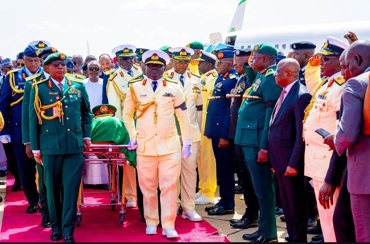 Hope_Uzodimma1's tweet image. He was a leader of rare conviction, his love for Nigeria was evident in the bold reforms he championed and the ideologies he upheld, always centered on national unity, integrity, and cohesion. His legacy of service will endure, inspiring generations to place country above self.…