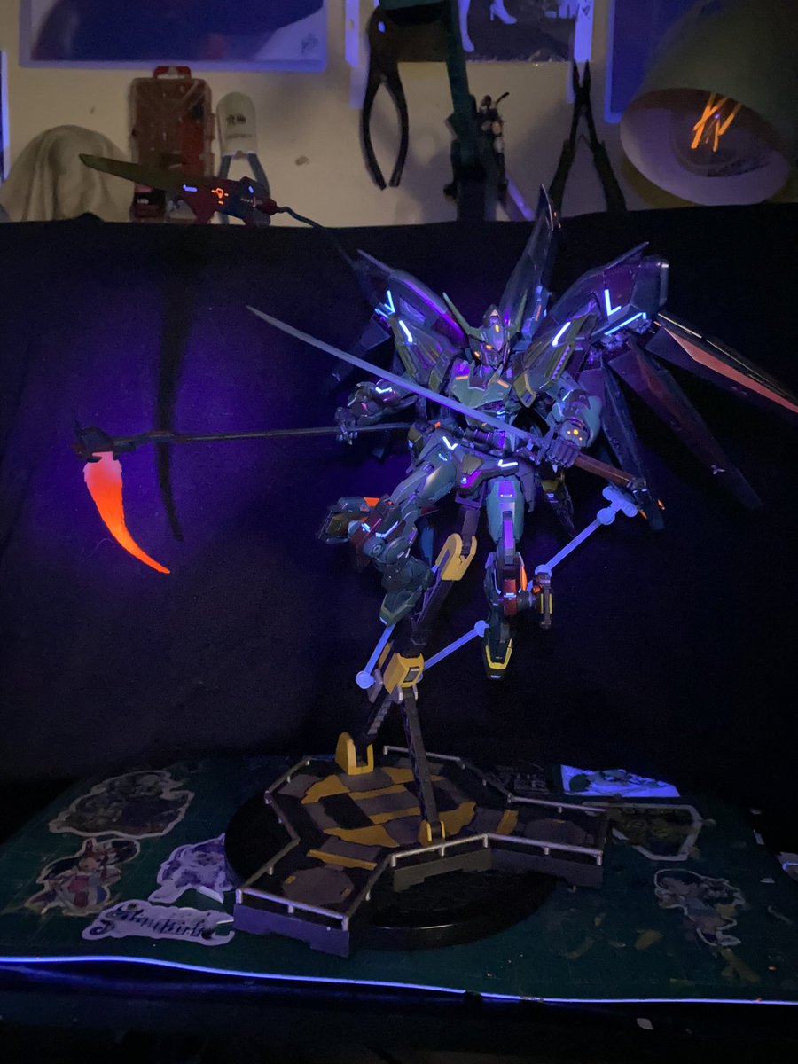At long last! The Darkstar Gundam is complete and the intangible has been made tangible! I am beyond pleased with how it turned out

#gunpla #gundam #plamo #kitbash #scalemodels #anime #mecha #gundambreaker4
