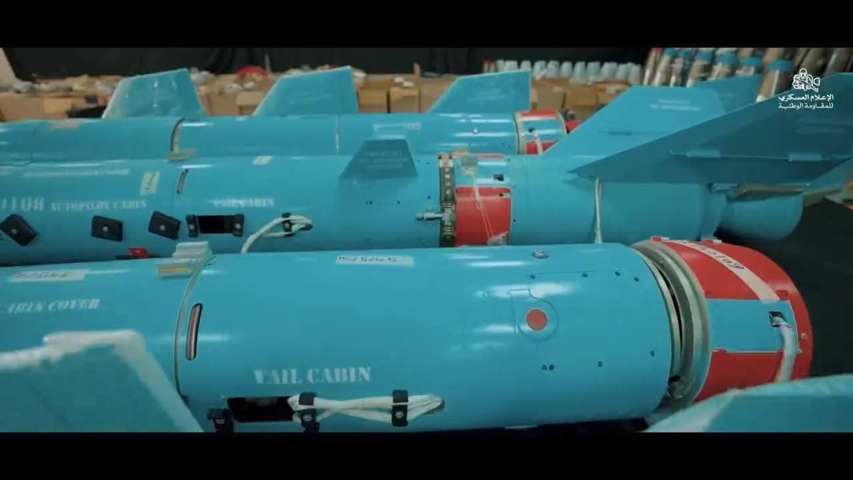 تواصل ايران تسليح الحوثيين ودعمهم بكل قوة فهم آخر ماتبقى لها في المنطقة بعد سقوط مشروعهم في لبنان وسوريا.
كمية الأسلحة المضبوطة مهول ولكن الكارثه ان هناك شحنات كثيرة مررت عبر خطوط التهريب سوى البحر او منافذ المهره مع عمان.

ستقاتل ايران حتى آخر حوثي.
 #كذبة_التصنيع_الحربي_الحوثي