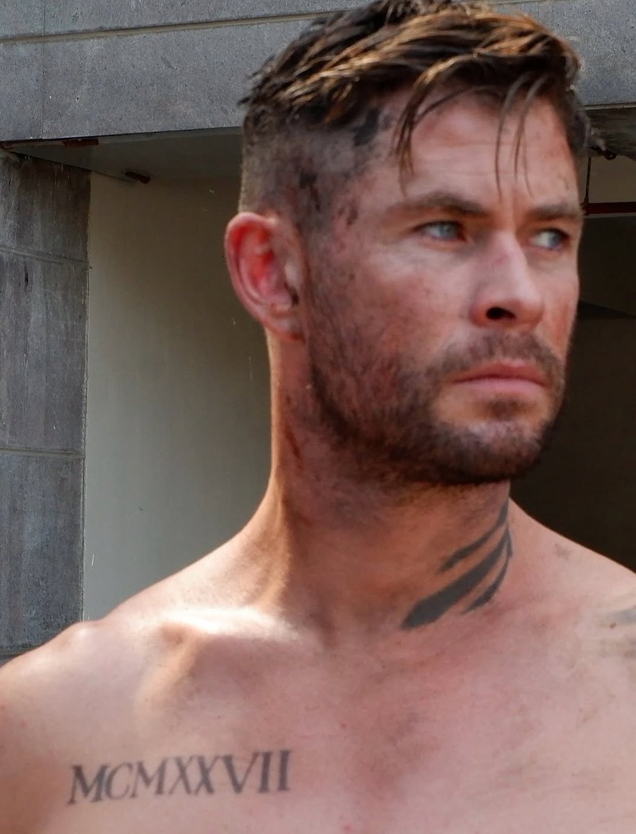 zxiiuii's tweet photo. CHRIS HEMSWORTH… DO YOU EVEN REALIZE WHAT YOU’RE DOING TO US? https://t.co/gzt5Zr9OzZ