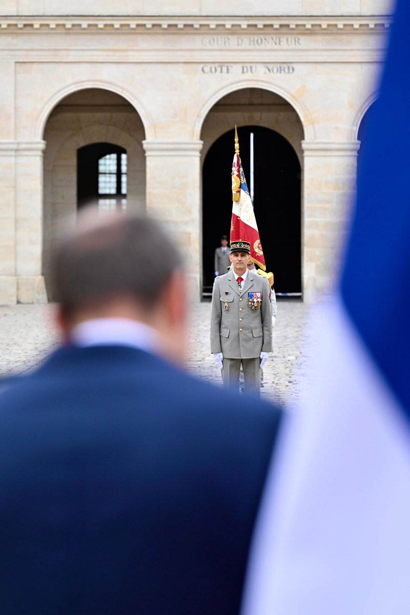 SebLecornu's tweet image. Général d'armée Christophe Abad,
Dans cette cour d'honneur des Invalides que vous connaissez intimement, vous faites votre adieu aux armes.
Par vos précédentes fonctions de Gouverneur militaire de Paris, vous y avez partagé avec la Nation ses moments de gravité, comme de…