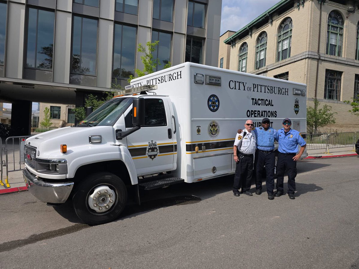 PghEMS's tweet image. Tuesday afternoon, Pittsburgh EMS worked alongside our public safety partners and the United States Secret Service for the President’s visit to Pittsburgh.
No serious injuries or illness were reported, and no patients required transport to the hospital.