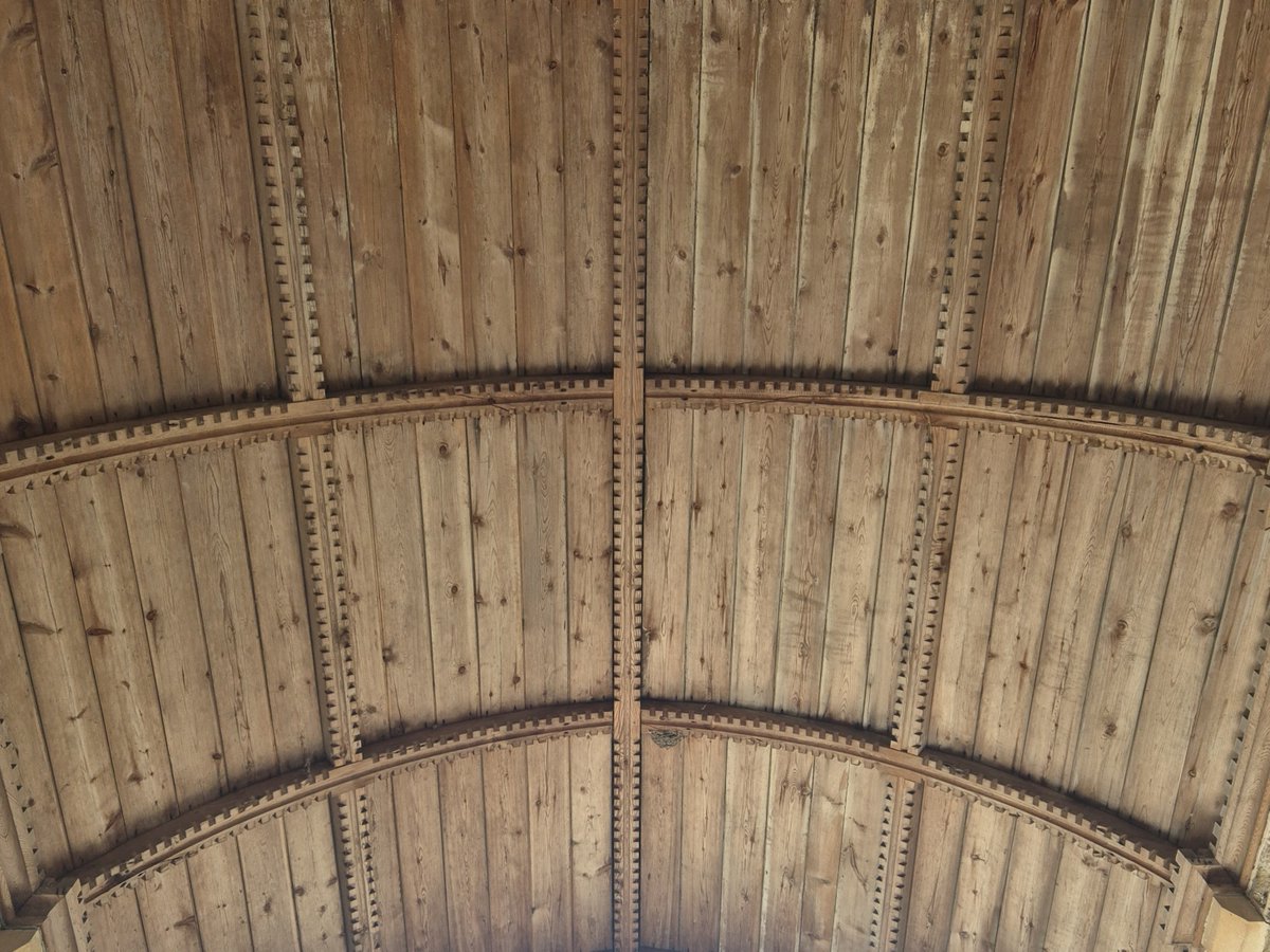 TheHistoryMouse's tweet photo. Detail of porch roof #StLawrenceWick #Somerset for #Woodensday
This really is a fine and delicate piece of work. Mouse not seen anything similar in her scampers to date https://t.co/Nx6ktzNyEo