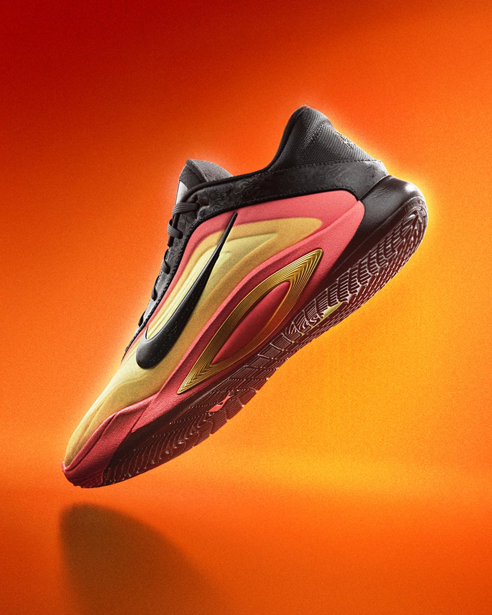 nikebasketball's tweet image. The game is heating up.
The Sabrina 3 ‘Bring The Heat’ and A’One ‘Supernova’ drop on nike.com 7/18.
The Kobe 6 Protro ‘Total Orange’ will launch on SNKRS 7/18.