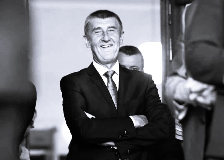 zdeneksarapatka's tweet image. 78 dní
Málo na změny, dost na alarm k manévrům. Země, co přes tři dekády dýchá bez ruských lampasů a jejich báryšeň anebo nuzáků v zemljankách okolo Mimoně, může být za dva a půl měsíce zas zpátky na cestě pod Rusa. Zvací dopis zrádců do Moskvy má po bíc jak půl století pro změnu…
