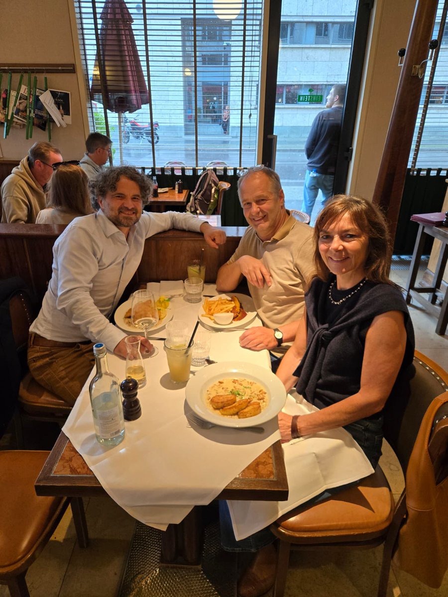 FWarweg's tweet image. Endlich Anerkennung 😉! Vor fünf Jahren stiftete der Landwirt Thomas Horsch aus Regensburg, enttäuscht von den etablierten Journalisten-Preisen & respektiven Preisträgern, erstmals den „Brave Reporter Preis“ für „herausragend aufklärerische journalistische Arbeit“, ausgestattet…