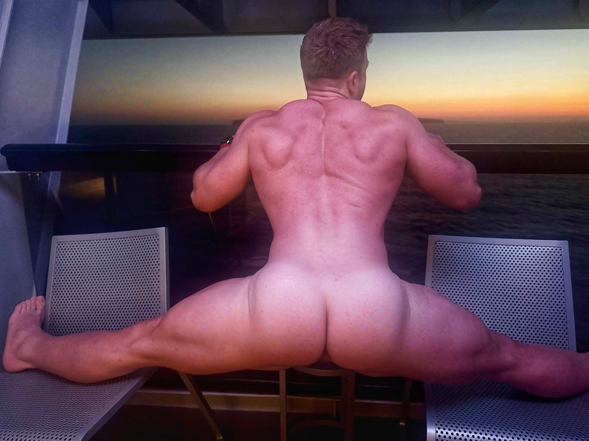 This balcony is to much fun, if that’s even possible 😈🥵🤤. Also fun fact, was a college and international cheerleader.  Who loves a flexible and insatiable muscle bottom? #cruise #gay #bottom