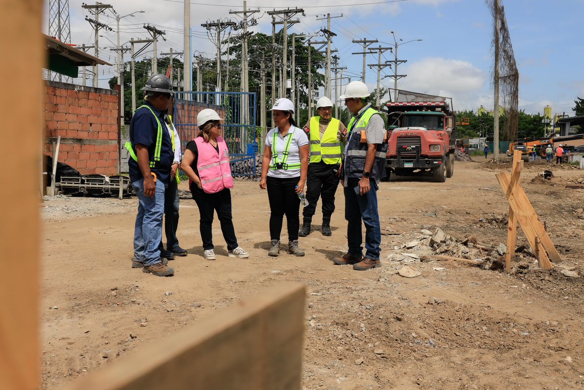 InadehOficial's tweet image. ¡La modernización de la educación técnica en Panamá está más cerca!
Hoy, la Directora General, @yapitti, evaluó los avances del Plan de Transformación Integral del INADEH en Tocumen: la construcción de los Edificios 1 y 2, el Hotel Escuela y talleres especializados.