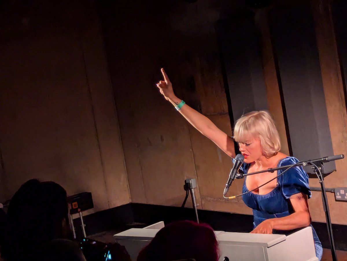 skif45's tweet image. ๐น #gwenno
๐๏ธ @lowerthirdsoho
๐
16 July 2025
๐ฃ @roughtrade Denmark Street