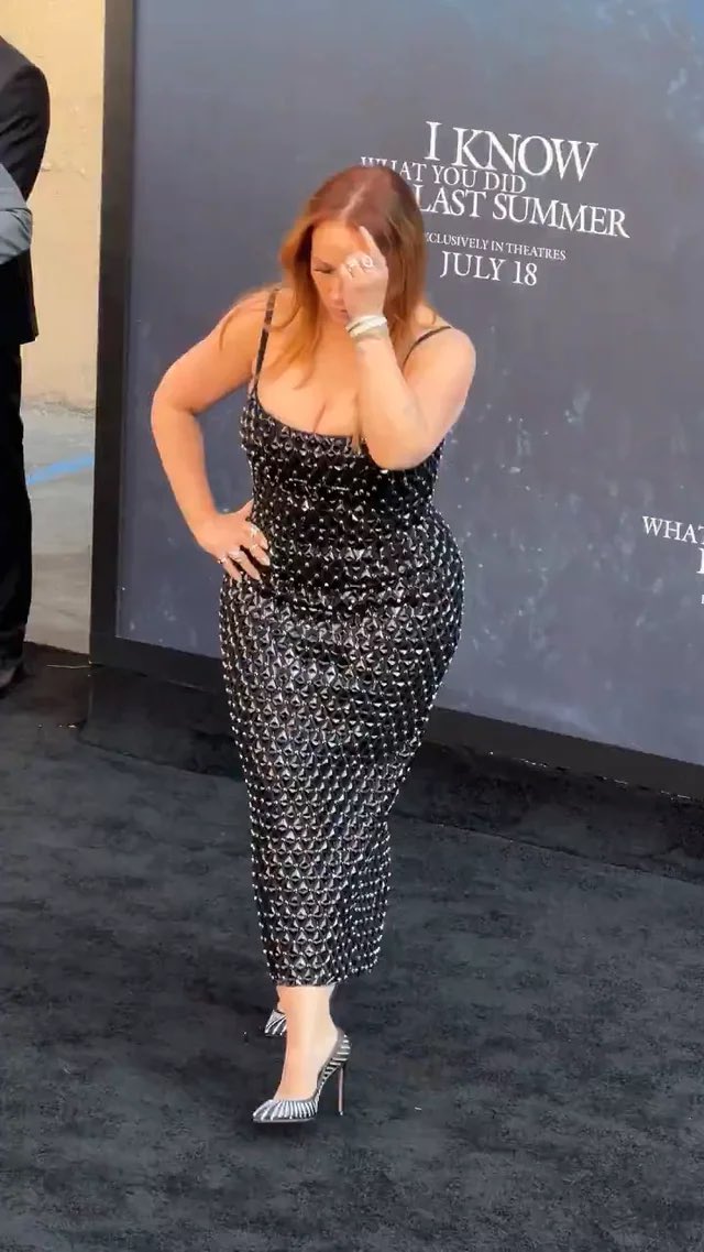 TVext's tweet image. Yall are crazy Jennifer Love Hewitt is still a smoke show through thicc & thin
26-46 I said what I said