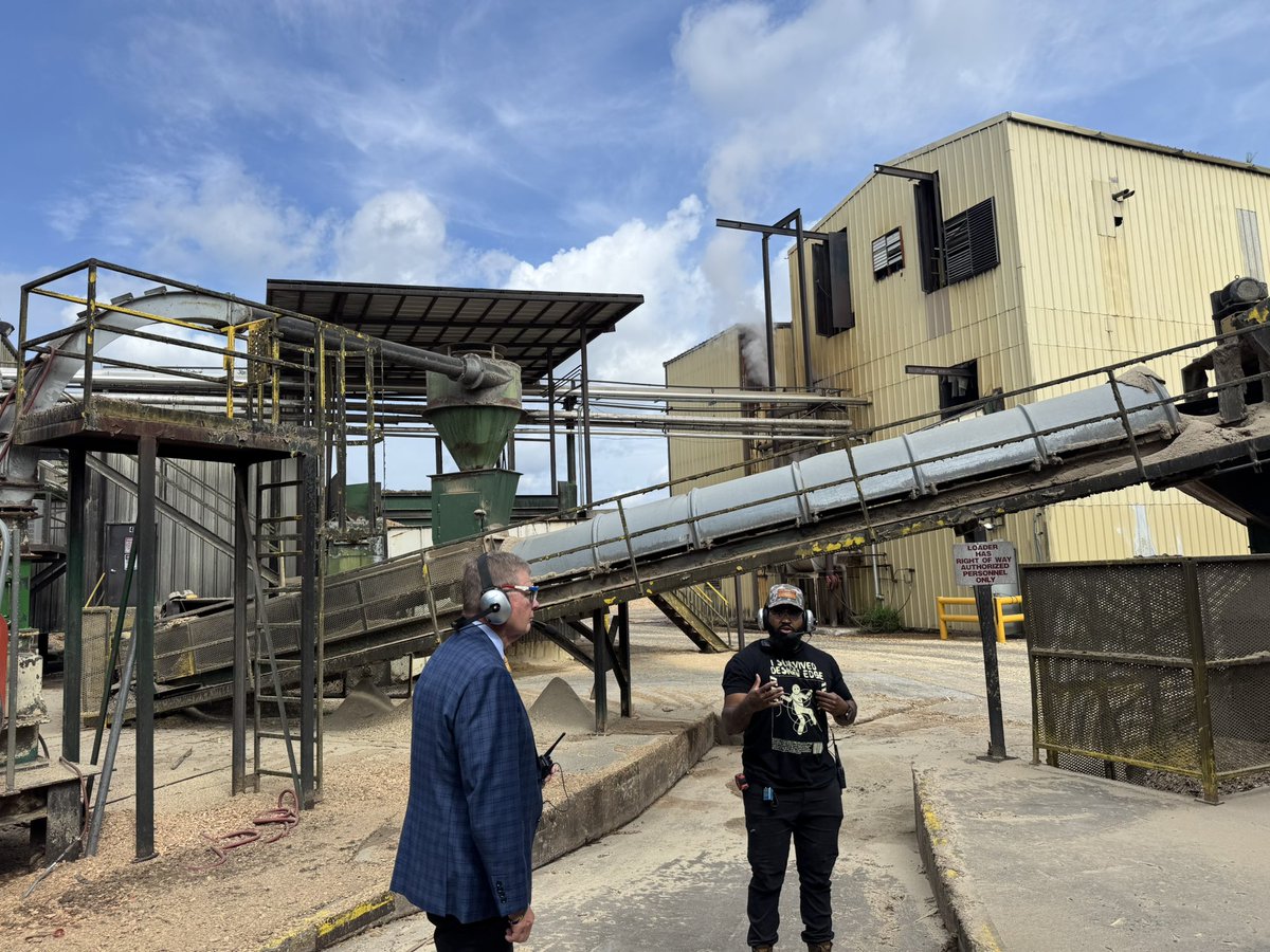 WVTreasury's tweet image. Treasurer Pack toured Columbia Forest Products in Craigsville today with Plant Technician Jaden Gilpin.
Columbia Forest Products is one of North America’s leading manufacturers of hardwood plywood.
Our office is committed to further economic development in the state.