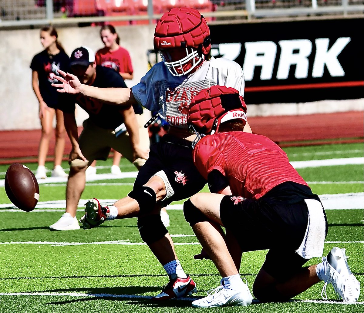 Pat Dailey/Headliner Sports (@headlinersports) on Twitter photo Plan is for Easley to fill many of the same roles his older brother did as a Tiger ccheadliner.com/stories/plan-i⦠<a href="/OzarkTigersFB/">OzarkTigersFB</a> <a href="/Ozarkfb_recruit/">Ozark Tigers Football Recruiting</a> <a href="/jett_easley/">Jett Easley</a> Plan is for Easley to fill many of the same roles his older brother did as a Tiger ccheadliner.com/stories/plan-i⦠<a href="/OzarkTigersFB/">OzarkTigersFB</a> <a href="/Ozarkfb_recruit/">Ozark Tigers Football Recruiting</a> <a href="/jett_easley/">Jett Easley</a>
