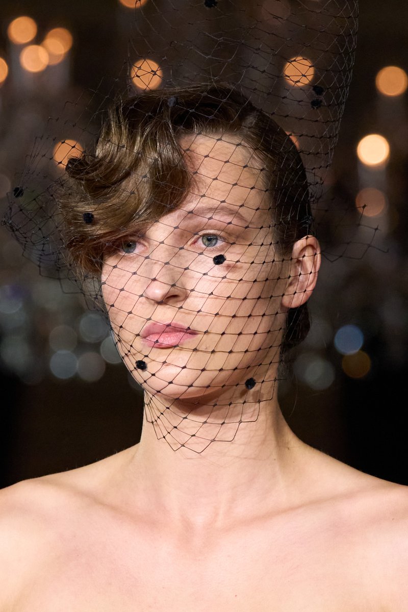 موضة الغرة الريترو تضفي لمسة جريئة على تسريحة شعرك .. ما رأيكِ بها؟🤩
Hiamag.com/node/1785092