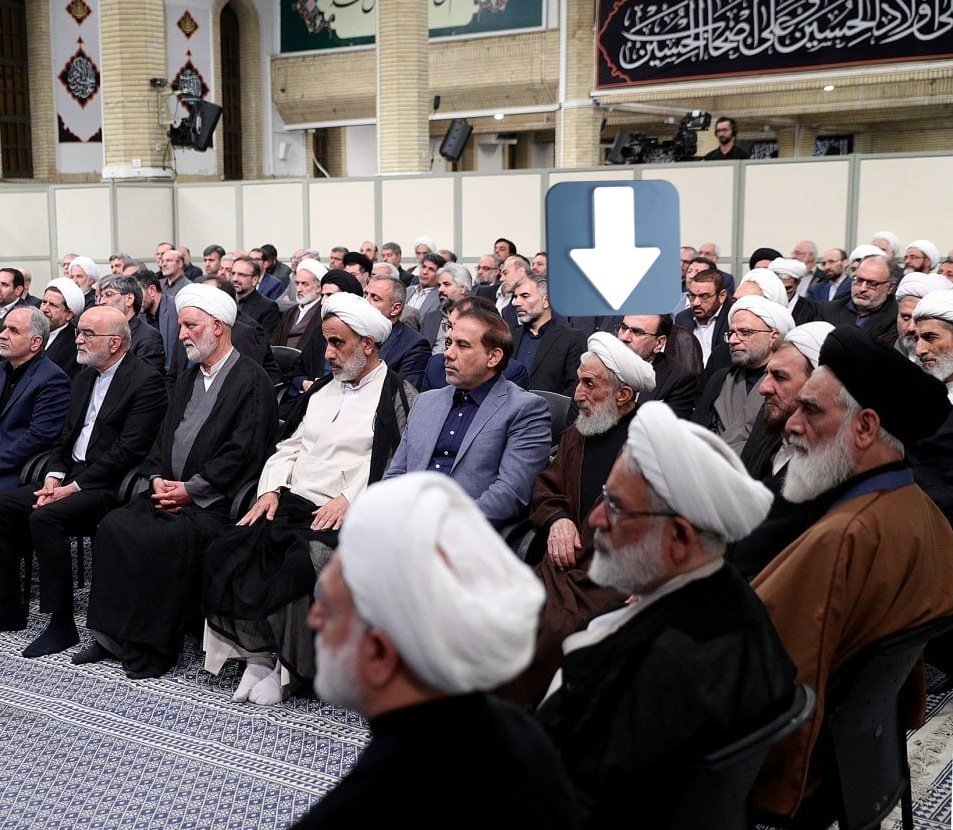 aghplt's tweet image. بنظر میرسد "شورای سیاستگذاری ائمه جمعه" پس از حضور "کاظم صدیقی" در دیدارِ مدیران قوه با رهبرانقلاب، پوستر این هفته نماز جمعه را به امامتِ وی منتشر کرده!
برآوردم این است که "حاجعلی اکبری" (رییس شورای سیاستگذاری ائمه جمعه) حضور صدیقی در این دیدار را ناشی از اعترافات فرزند و عروس…
