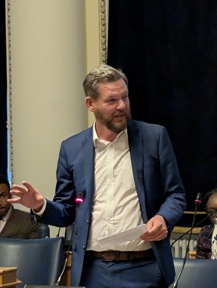 LBLDemocracy's tweet image. Cllrs Matthew Bryant and Ben Kind speak to Council about the Corporate Parenting Annual Report.
You can watch live here: shorturl.at/PM0KU
