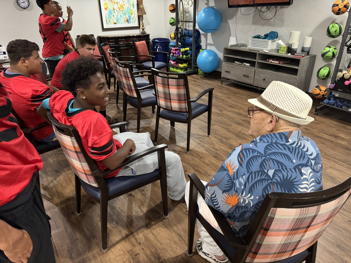 1BroncoFootball's tweet image. Awesome day at the Sophomore Service Project! Thank you to Laurel Springs Retirement home for allowing us to come and spend some time! #CharacterLeaders