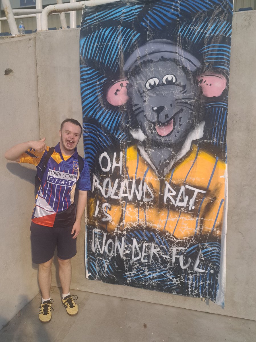 AndyFord33107's tweet image. You see some random stuff at #Pompey away and not just the shirt.