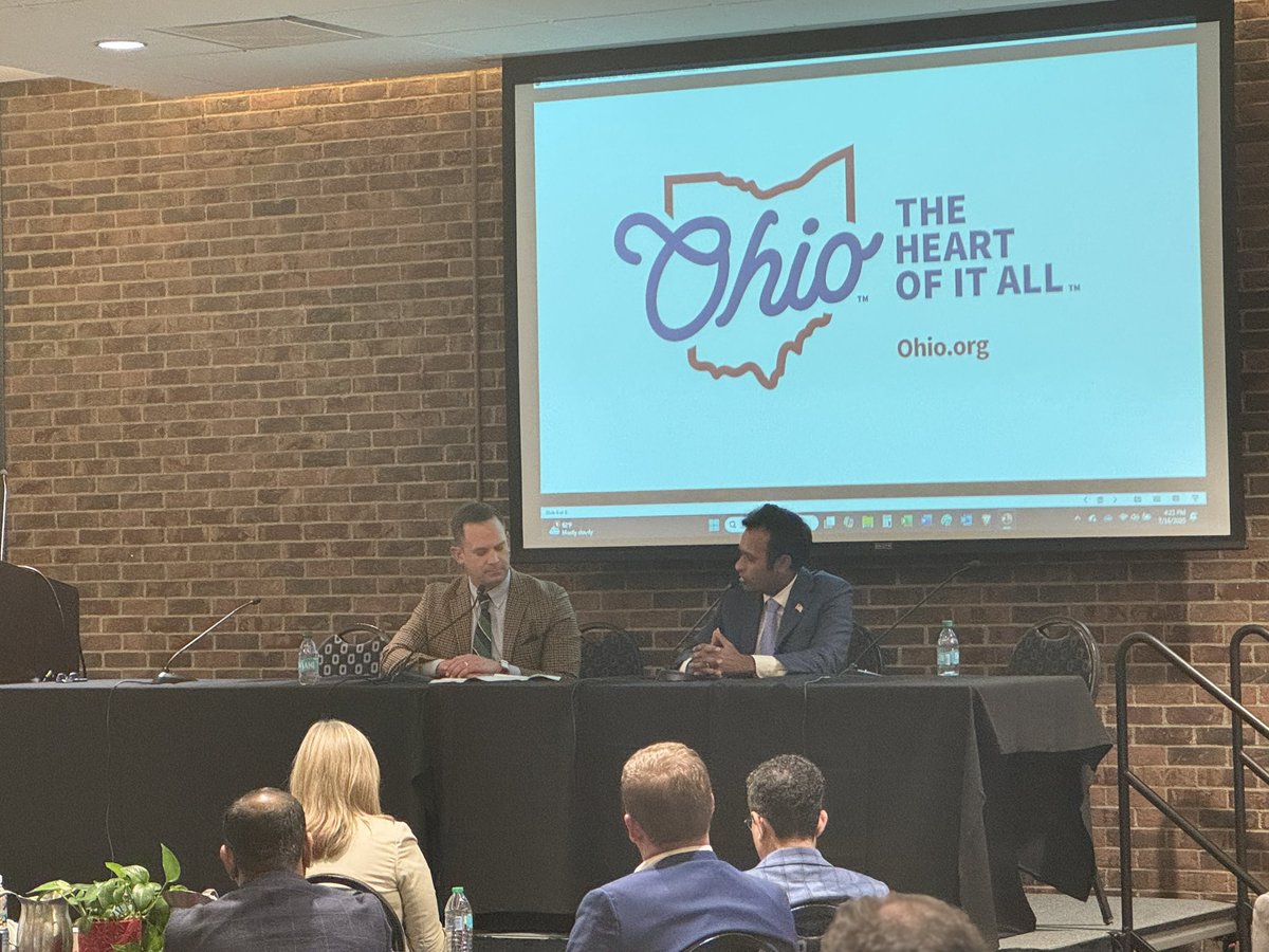 AndrewJTobias's tweet image. Vivek Ramaswamy is speaking at a conference for trade association of technology companies. He’s covering a lot of ground. He says UDF has the best donuts in Ohio.