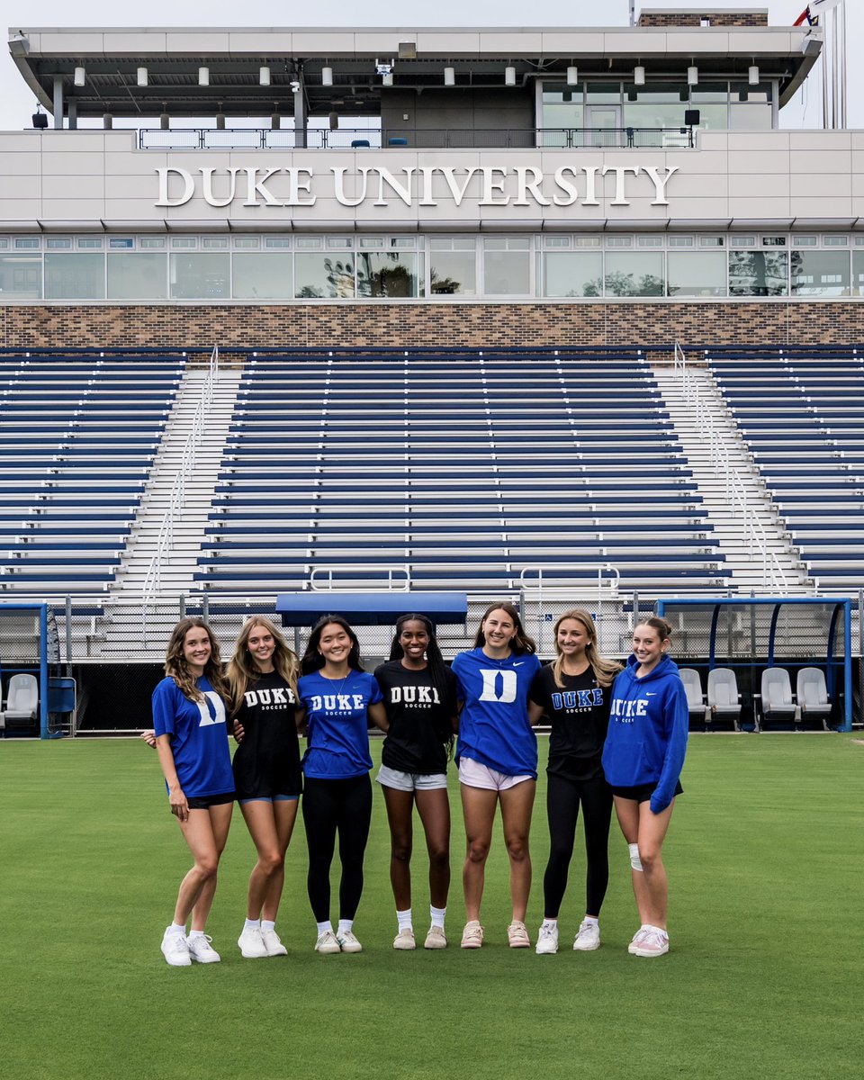 DukeWSOC's tweet image. Look who made it to campus ✌️
