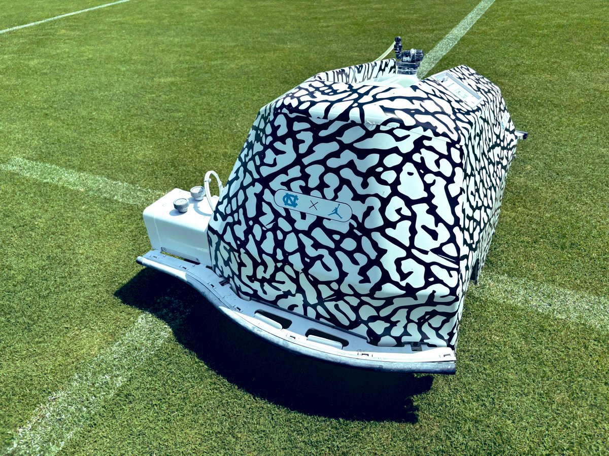 Tar_Heels_Turf's tweet image. Easily one of the most time-saving pieces of equipment we’ve ever owned. “Jack” was laying down lasers at Kenan this afternoon.  @Turf_Tank