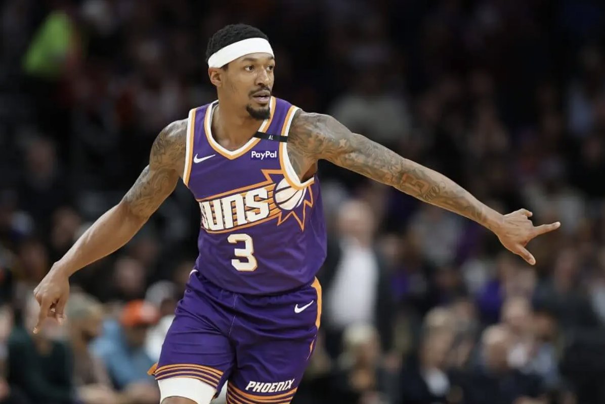 FredKatz's tweet image. Bradley Beal's time in Phoenix is done.
Story with @DougHaller and @LawMurrayTheNU on the details behind his buyout and why Beal chose the Clippers as his next destination: nytimes.com/athletic/64959…