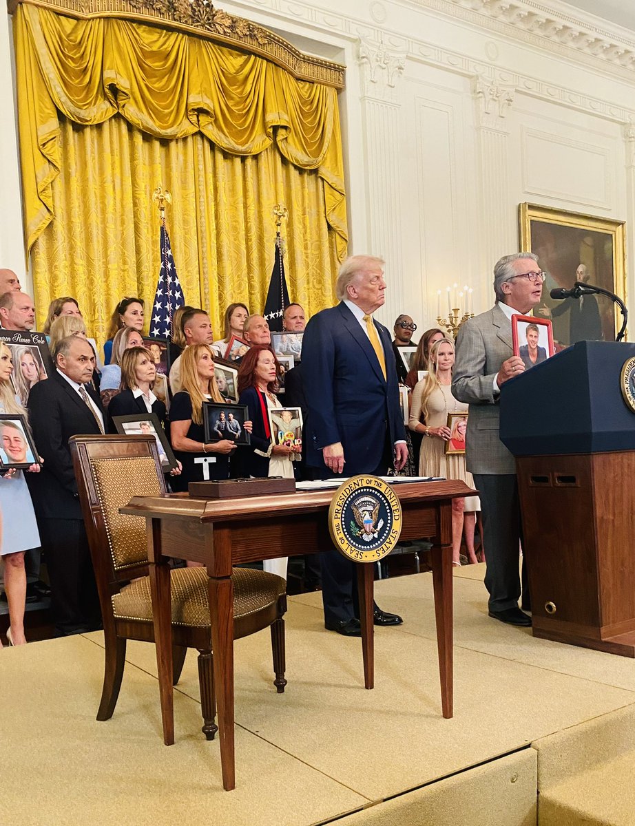 RepTonyGonzales's tweet image. 📍The White House
Just left the White House where
President Trump signed the HALT Fentanyl Act into law.
As U.S. Rep. of the largest border district in Congress, it’s a relief to see this important bill enacted.
Thank you, @POTUS. This bill will save lives.