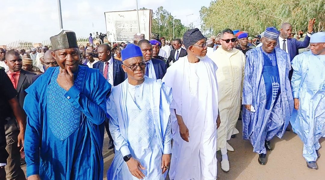 raufaregbesola's tweet image. Yesterday, I attended prayers in Daura, Katsina State, held in honour of our late leader, His Excellency, President Muhammadu Buhari. May Almighty Allah forgive his sins, grant him Aljana Firdaus and unending comfort in his next estate. Ameen.