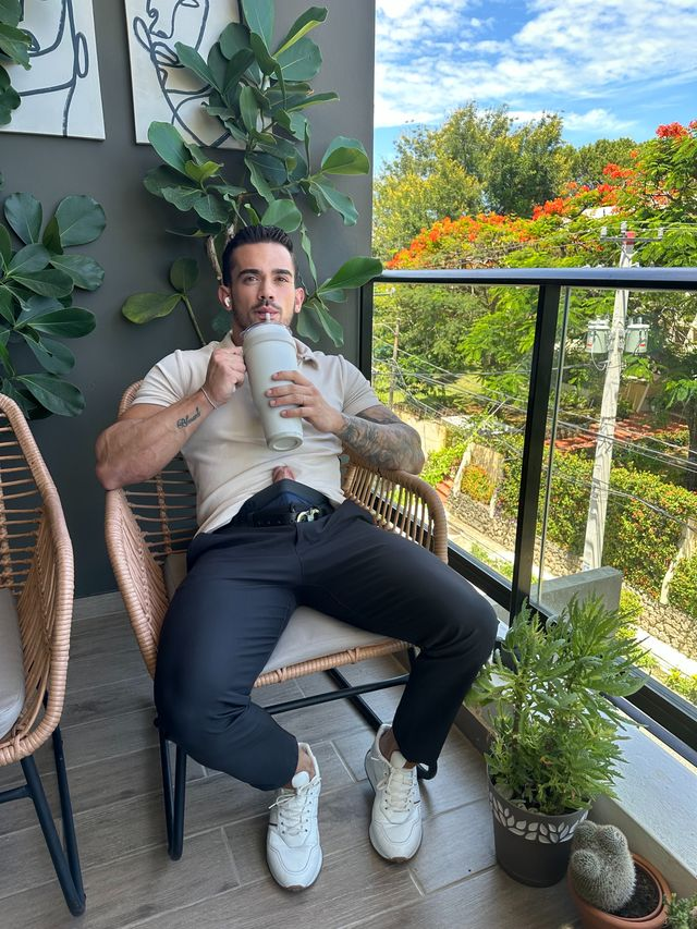 only say hi if you are 🏳️‍🌈