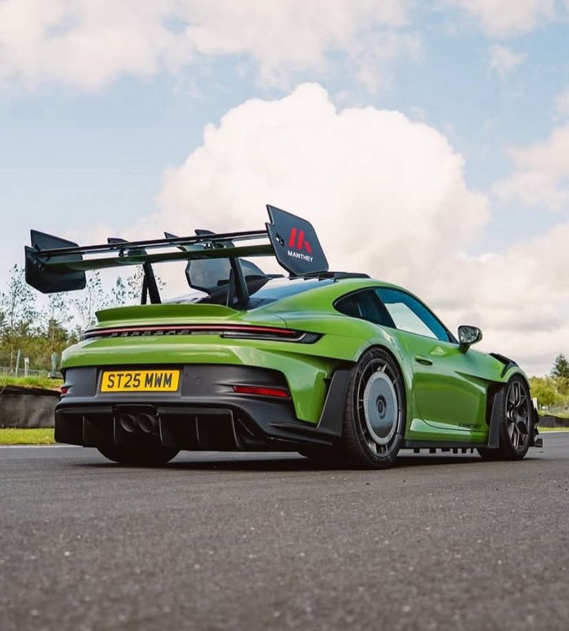 Jordan92338366's tweet photo. 992 GT3RS MR Weissach in PTS Olive Green 🫒 🔥 https://t.co/AWcdYFJLV2