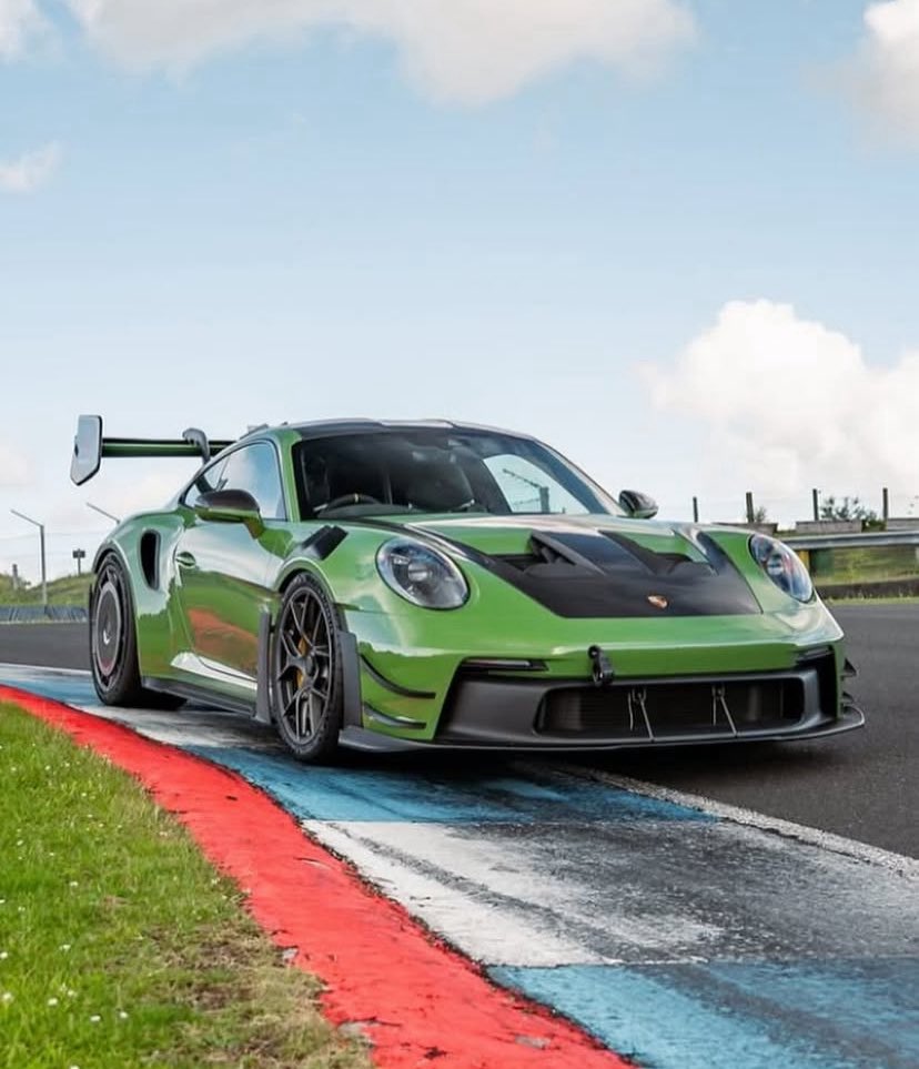 Jordan92338366's tweet photo. 992 GT3RS MR Weissach in PTS Olive Green 🫒 🔥 https://t.co/AWcdYFJLV2