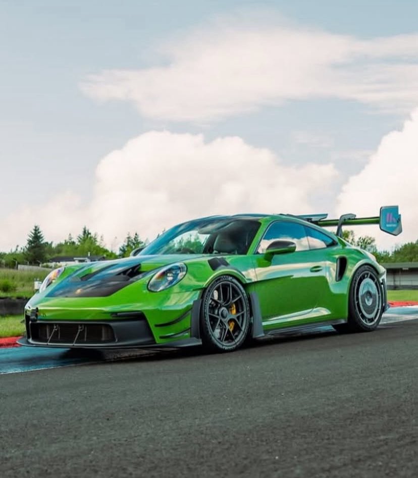 Jordan92338366's tweet photo. 992 GT3RS MR Weissach in PTS Olive Green 🫒 🔥 https://t.co/AWcdYFJLV2
