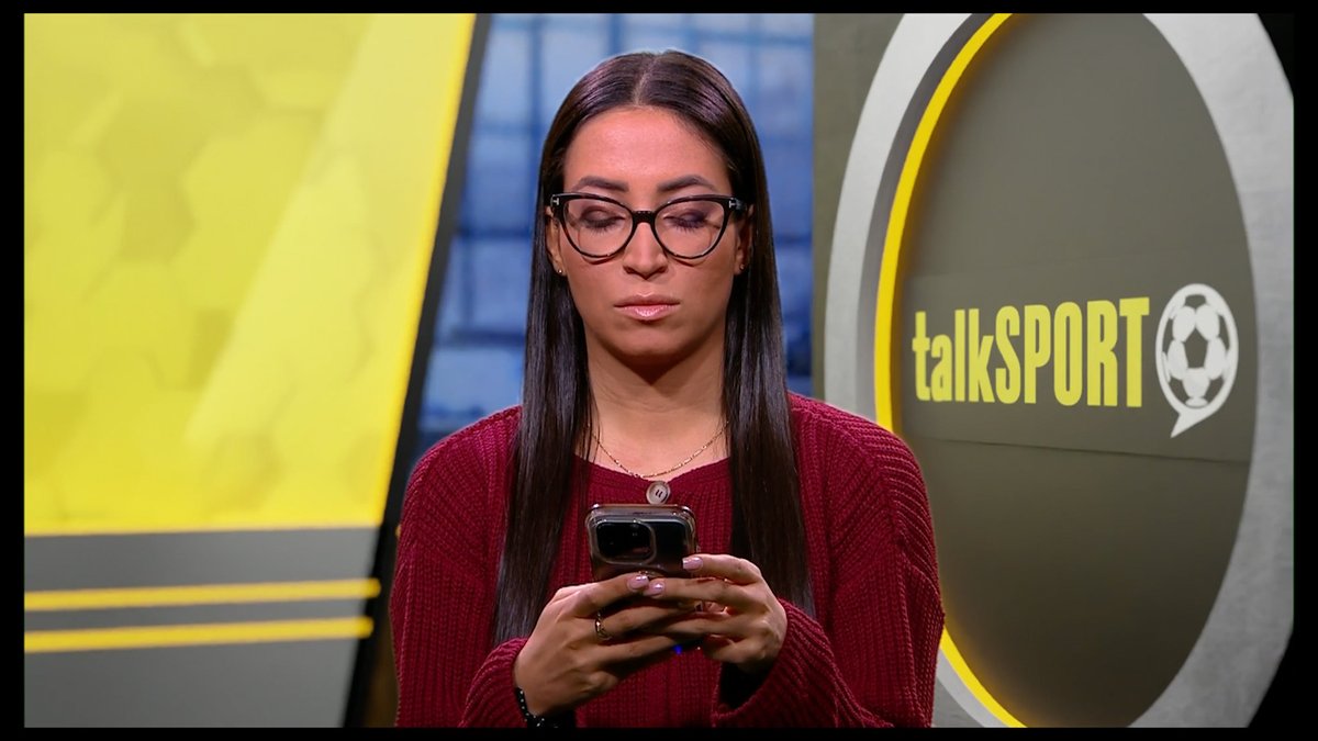 AngelinaKelly's tweet image. Found some very serious and professional BTS snaps of me being a very serious and professional broadcaster 😂
(Back on the @talkSPORT YouTube channel today with another episode of The Window)