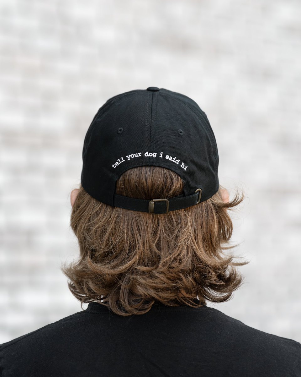 dog_rates's tweet image. Our fan-favorite Waving Dog design is available on hats and tees, and now in new colors! To celebrate, we asked a couple folks to show off our best sellers. And Rossi wanted to show off that yes, he can read. Shop now through the link below ❤️
weratedogs.com/?utm_source=tw…
