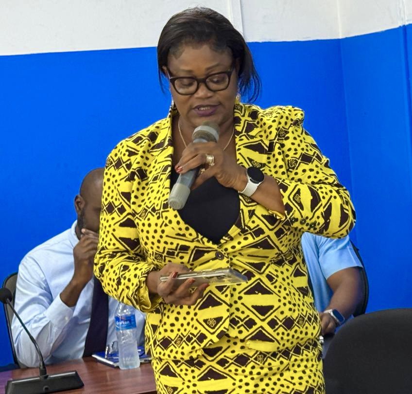mohs_sl's tweet image. “I have confidence, I have hope and I have trust in your ability to improve healthcare in this country.” @DembyAustin was addressing hospital matrons earlier today on the issues of improving ethical standards, professionalism, compassion & pride in providing care to patients.
