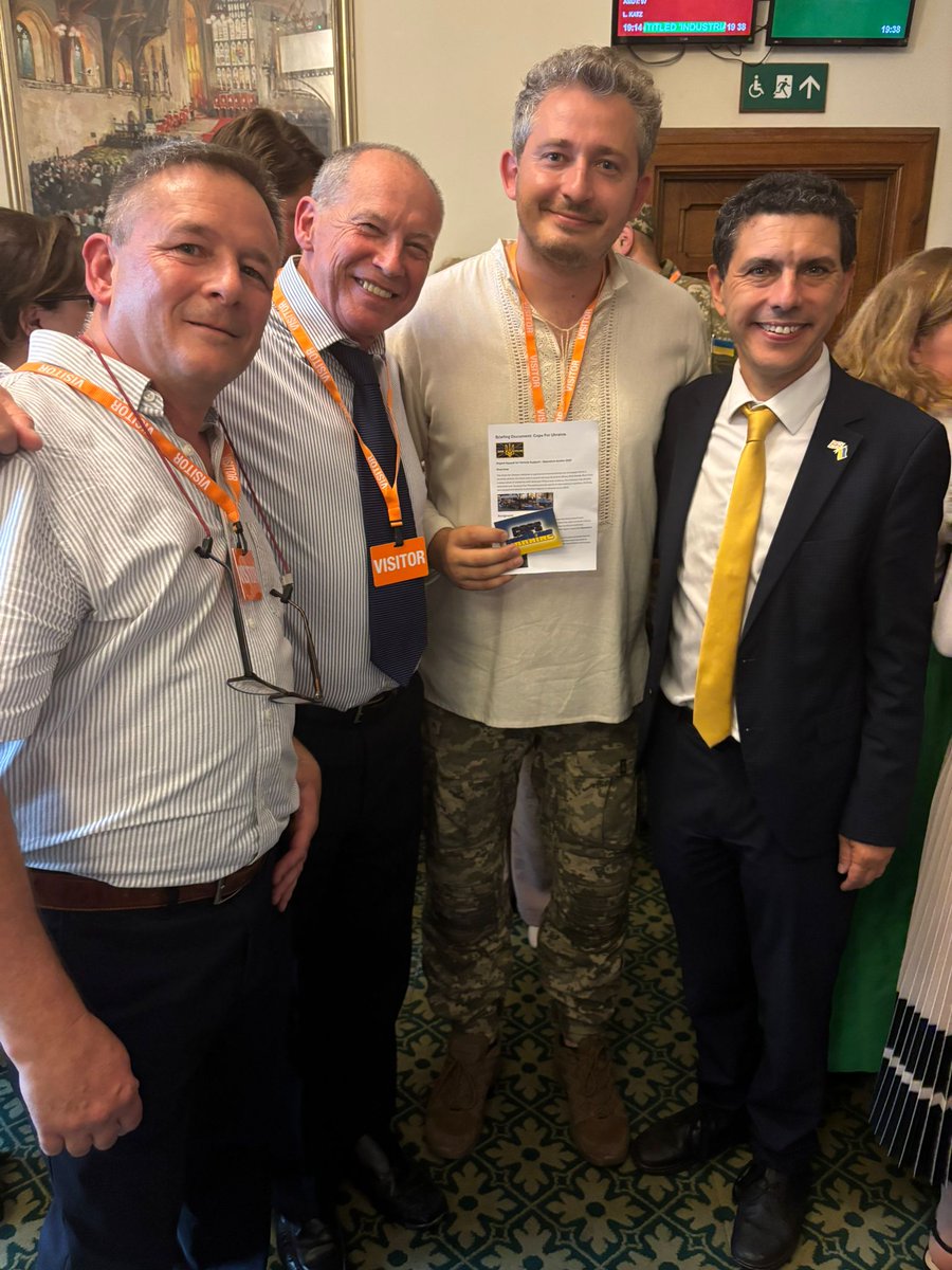 gluning's tweet image. An absolute honour to meet these guys today @culturalforces Ukraine will not be beaten, but it still needs help @copsforukraine thanks to @DavidTaylor85 for putting this together today 👍🇺🇦