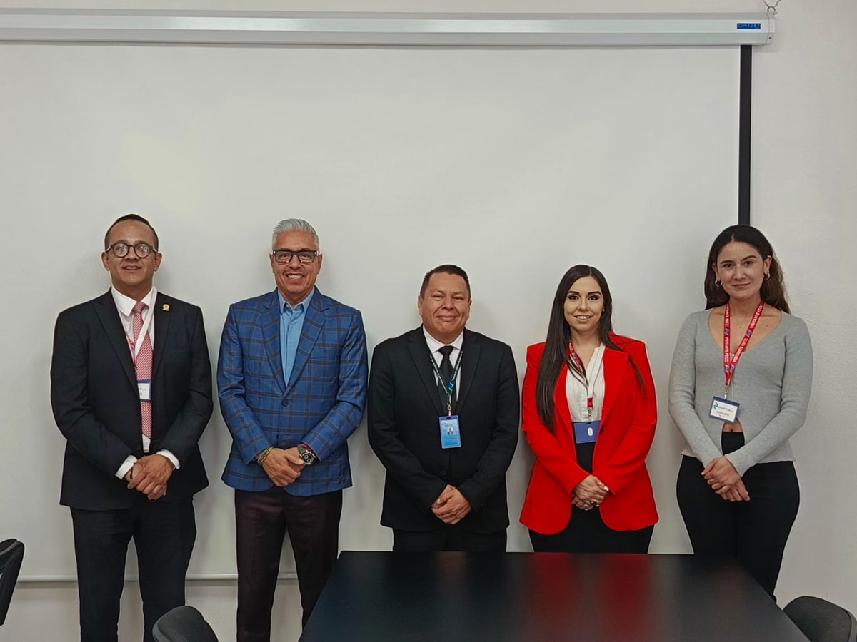 Hoy visita con el Encargado de Despacho de la Fiscalía Especializada en Combate a la corrupción. Lic., Salvador Ramírez Vázquez.