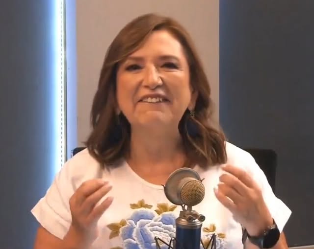 24_morelos's tweet photo. "ME ENCUENTRO RELAJADA, FELIZ Y FACTURANDO": XÓCHITL GÁLVEZ
La excandidata a la presidencia de #México, @XochitlGalvez ha reaparecido en una entrevista en donde dijo estar "relajada, feliz y #facturando"; agregando que bajó de peso gracias a que "cerró la boca" y hace dos horas de #ejercicio en el #gimnasio.