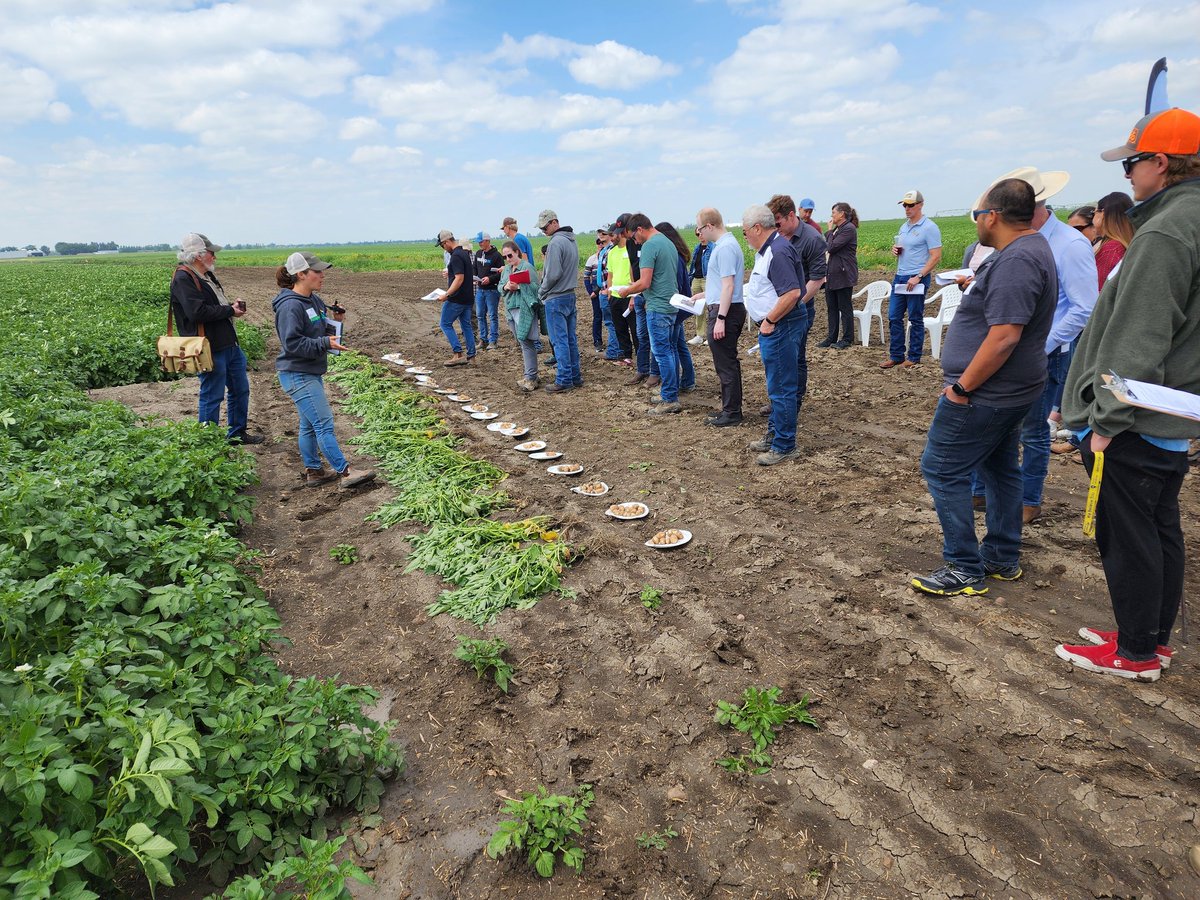 It was a fantastic session in the potato field to kick off our <a href="/FarmersClimate/">Farmers for Climate Solutions</a> on-farm tour! Major thanks to <a href="/845SpudFarms/">Michiel Buijsse</a> for hosting us!