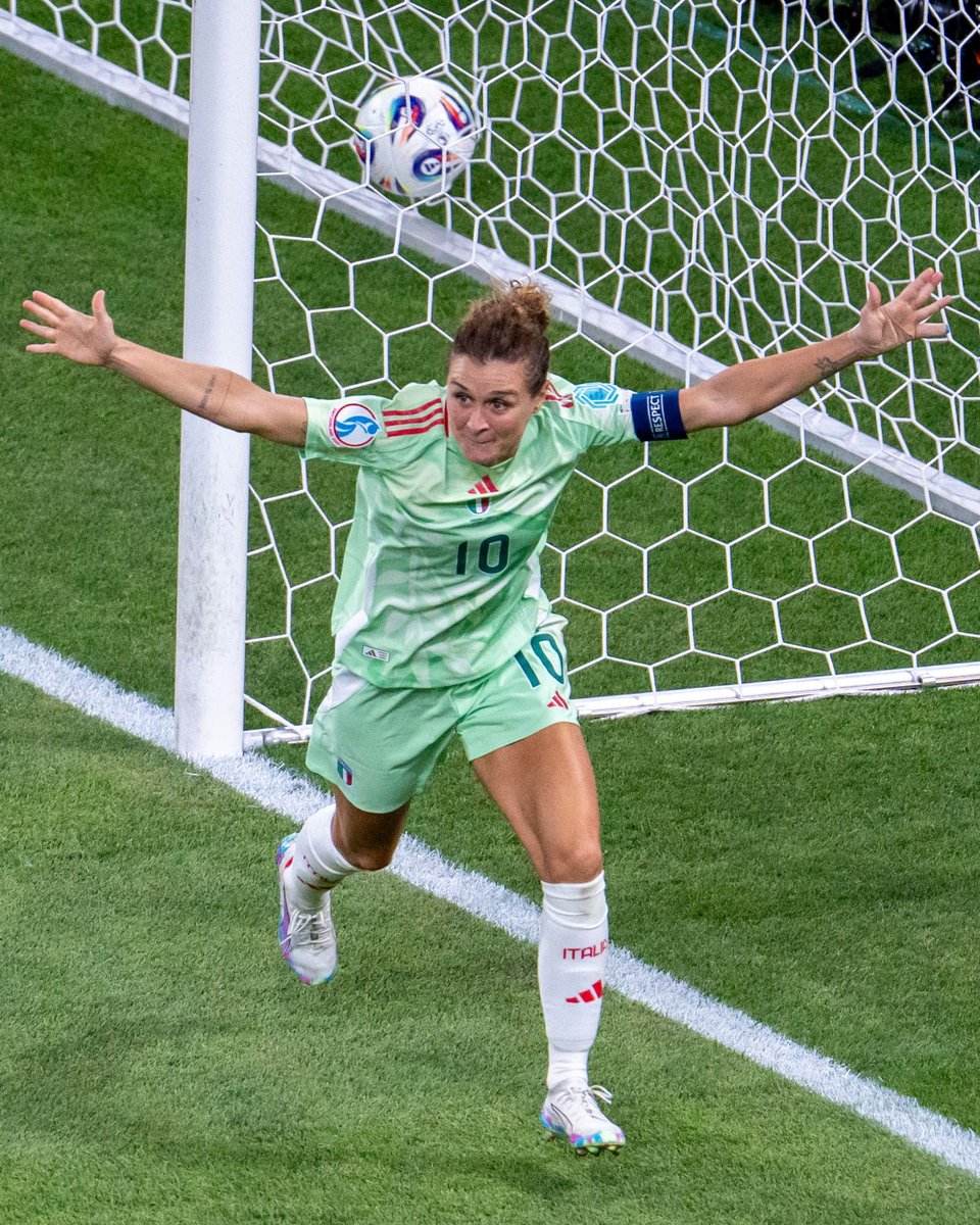 WEURO's tweet photo. 🇮🇹©️⚽️

#WEURO2025 https://t.co/WfmIKsLBqz