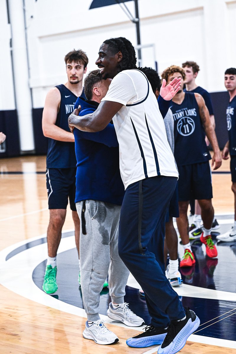 Penn State Men’s Basketball (@pennstatembb) on Twitter photo Past meets present 🤝 Great to have <a href="/HappyValley_TBT/">Happy Valley Hoopers</a> in the gym with us today!
#WeAre Past meets present 🤝 Great to have <a href="/HappyValley_TBT/">Happy Valley Hoopers</a> in the gym with us today!
#WeAre